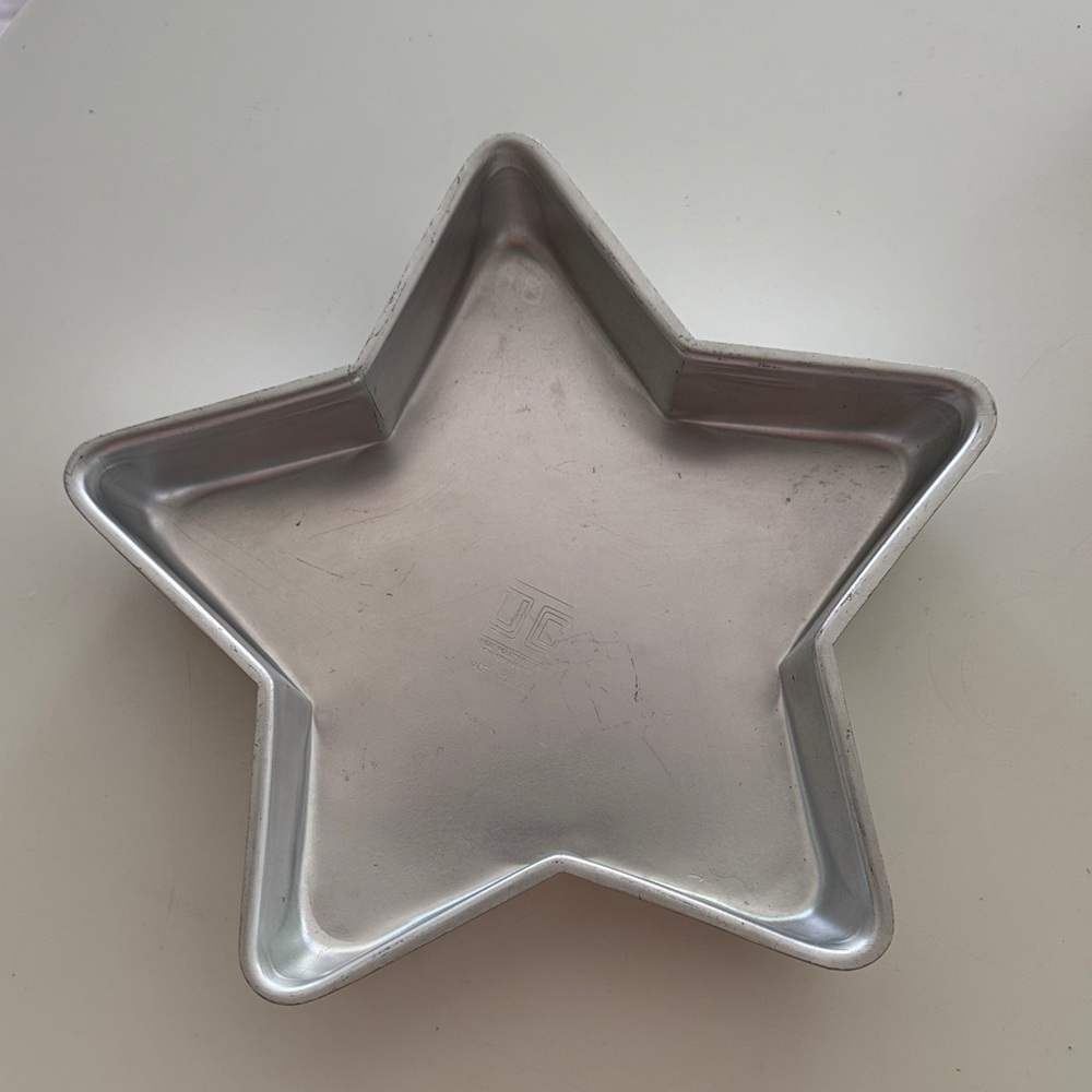 Star-Shaped Aluminum Baking Pan